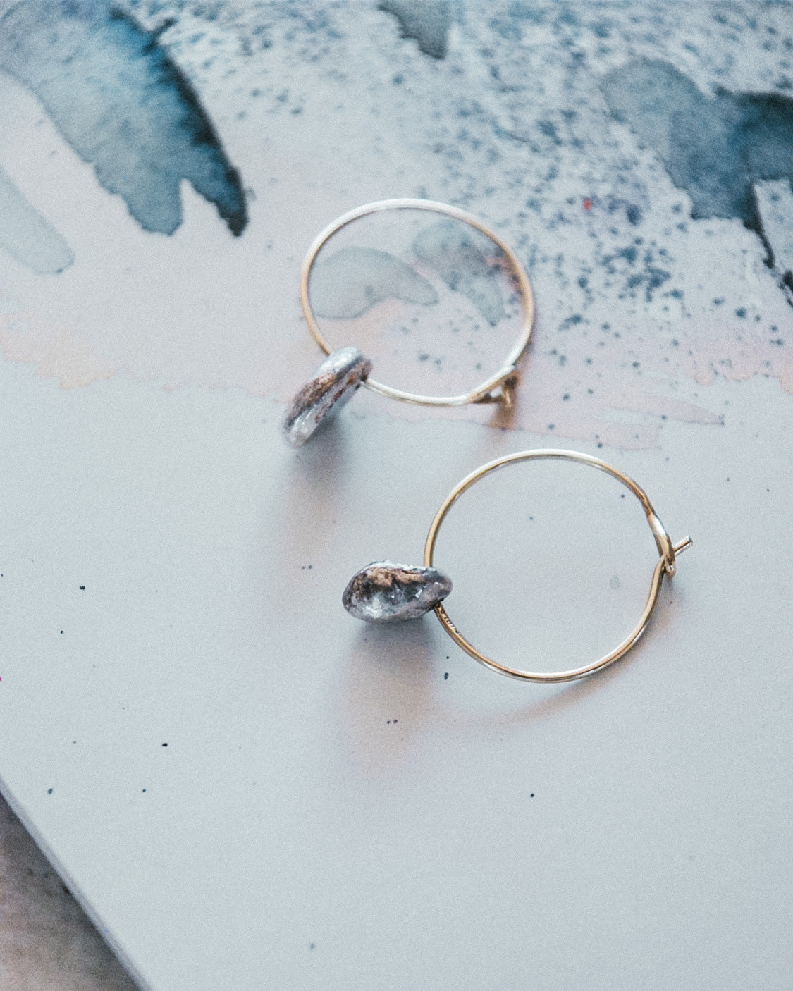 Orecchini hoops con pepite foto 2
